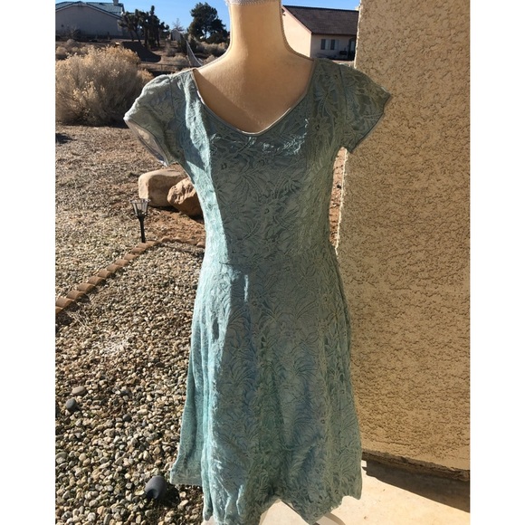 $8 Vintage Lace dress size med. $8 if bundled - Picture 3 of 8